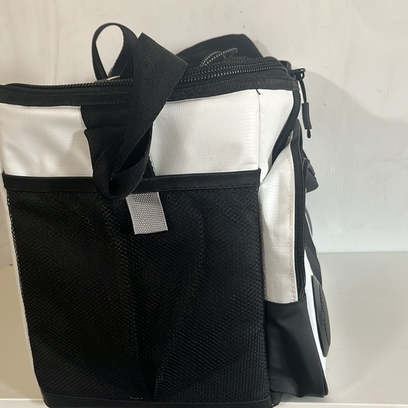 BodyArmor SportWater Cooler Bag - Black and White with Bluetooth Speakers - Picture 5 of 12